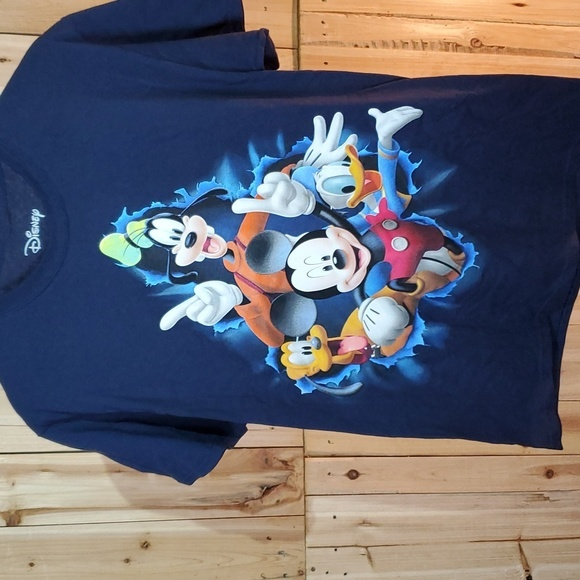 Disney Tops - Disney‎ tee shirt like new